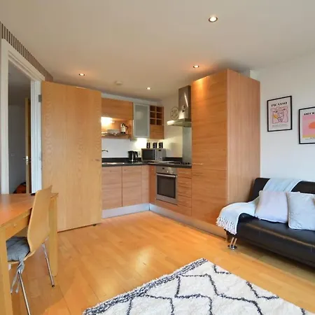 Luxury Cove At The Docks Apartment *