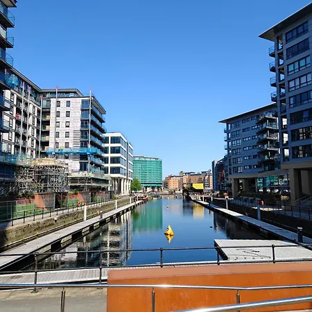 Luxury Cove At The Docks Apartment